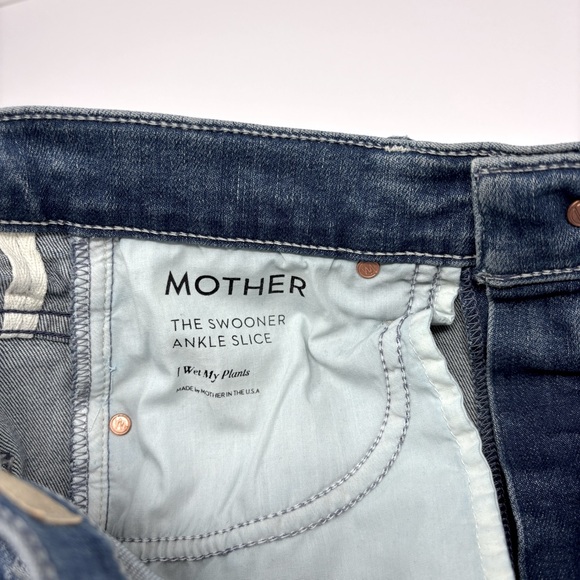 MOTHER High Rise The Swooner Ankle Slice Jeans in I Wet My Plants Medium Wash - Picture 9 of 13